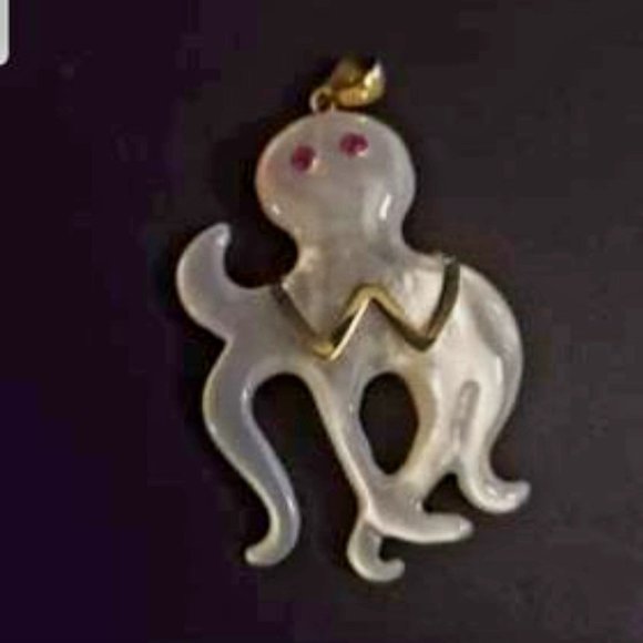 Mother of Pearl Octopus Pendant w/14K detail & Ruby eyes - Picture 3 of 6